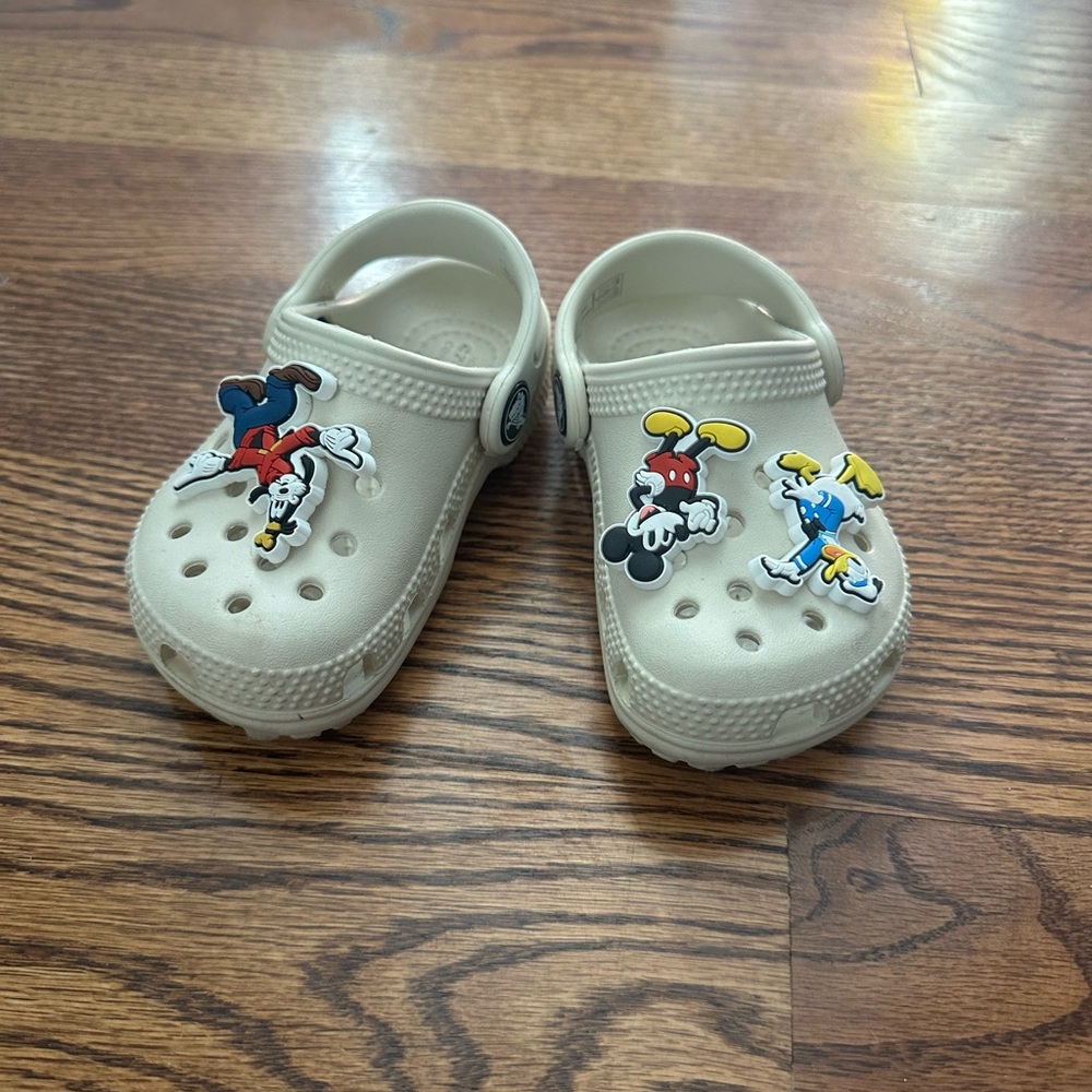 Toddler crocs